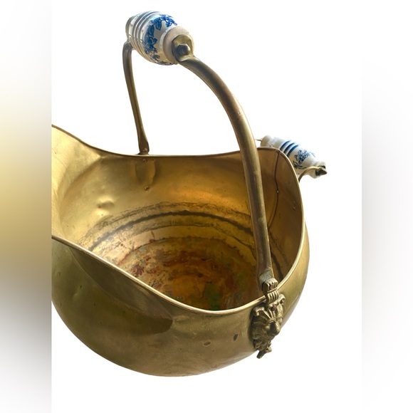 Dutch Copperware Coal Scuttle Vintage Large Lion Head Copper Porcelain Handles - Picture 2 of 11